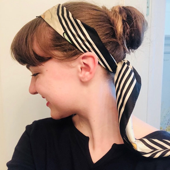 EIGHT Vintage Artistic Neck Scarves - Picture 3 of 6